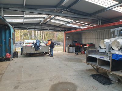 100 Cockle Creek Road, Recherche