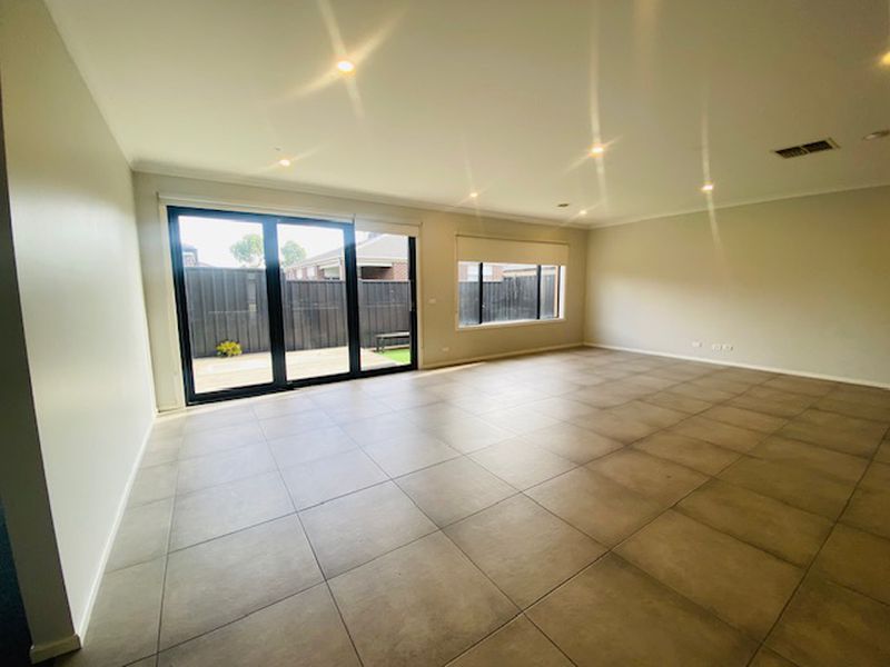 15 Emblem Street, Tarneit