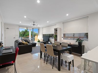 2 / 64 Pembroke Road, Coorparoo