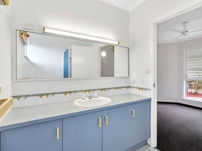198 Toogood Road, Bayview Heights