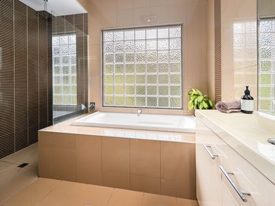 100 Misty Hill Road, Mountain River