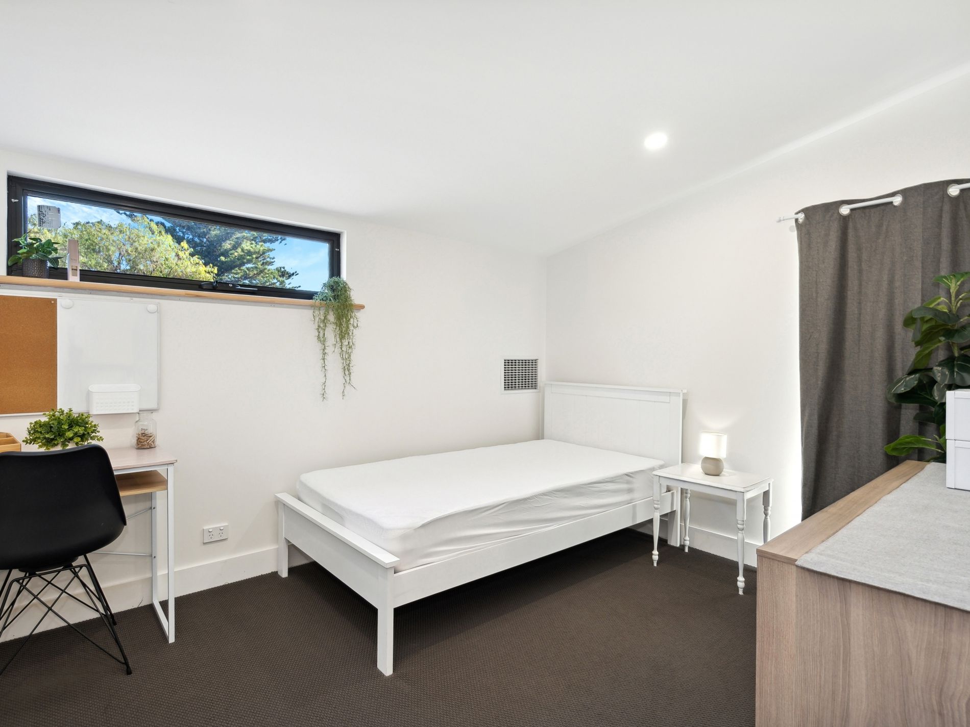 ROOM 5 / 6 Packer Avenue, North Plympton