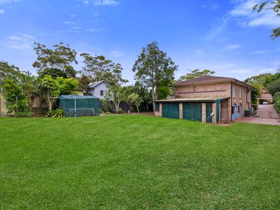 1 West Close, Hawks Nest