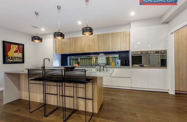 44 Perugia Avenue, Greenvale