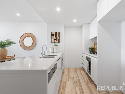 706 / 2 Como Crescent, Southport