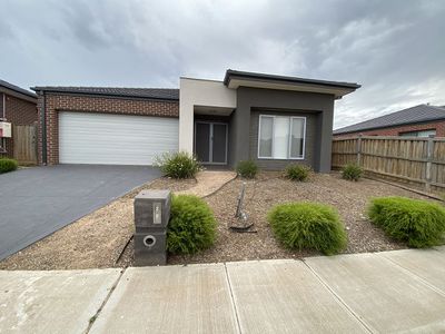 27 Peroomba Drive, Point Cook
