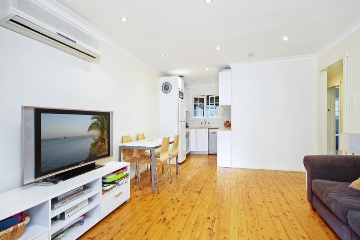 4 Toorak, Erina