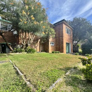 10 Rosebank Crescent