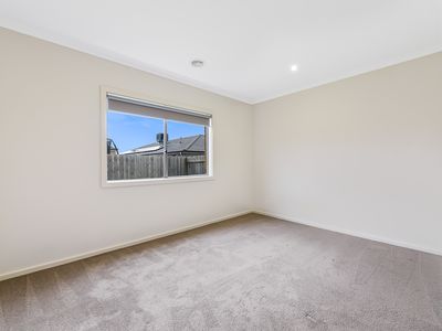 17 Chevrolet Road, Cranbourne East