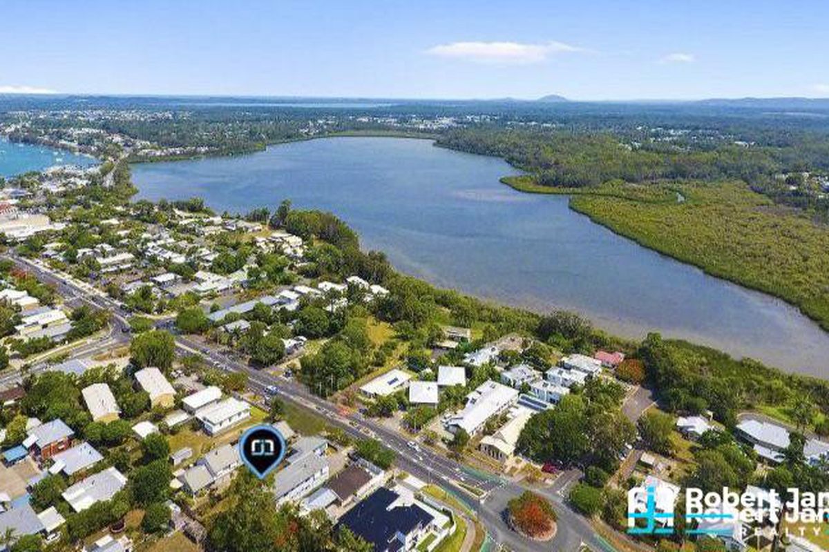 2 / 46 Poinciana Avenue, Tewantin