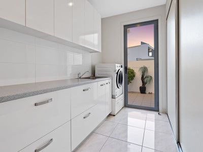 49 Harbourvue Court, Helensvale