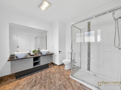 15 Brockwell Crescent, Manor Lakes