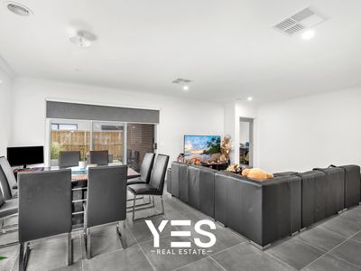 8 Ficus Way, Officer