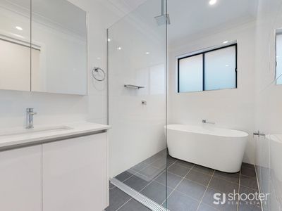 21 Waterway Crescent , Dubbo