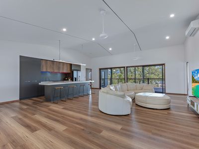 22 Whitehaven Cres, Cannonvale