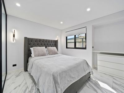 103 Oxford Street, Smithfield