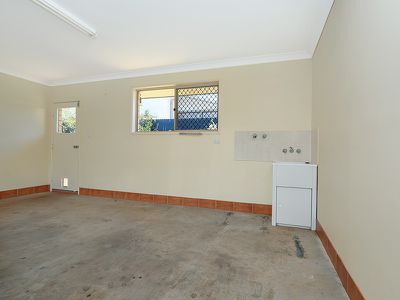 2 / 82 Weetwood, Newtown