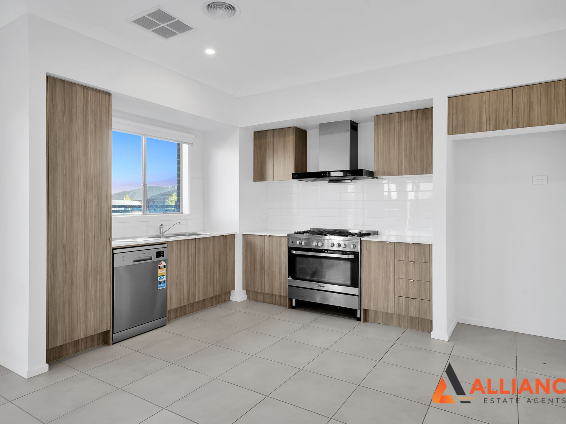 10 Nitre Street, Manor Lakes