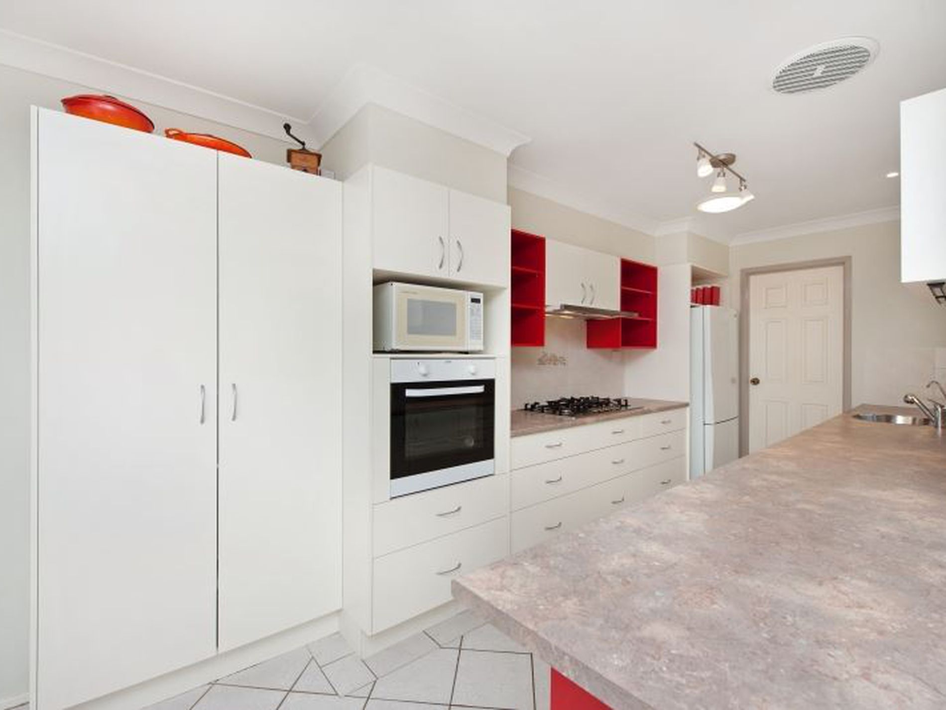 98 Leo Drive, Narrawallee