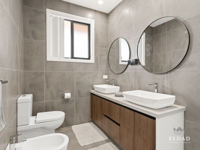 1 Marina Parade, Jacobs Well