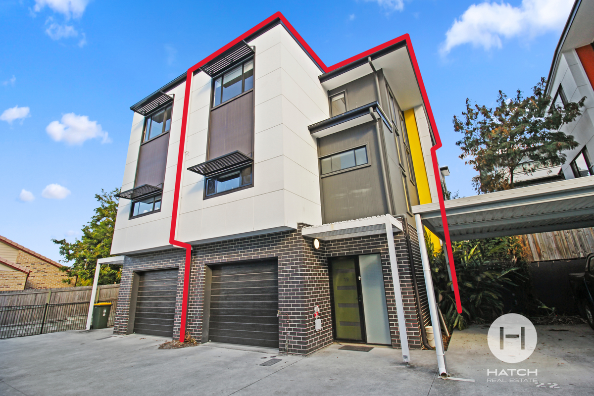 This three-storey and five bedrooms townhouse will leave you in awe