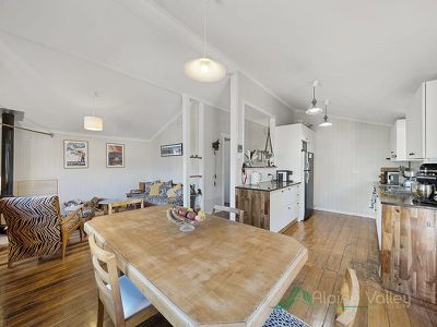 4 Freeburgh Avenue, Mount Beauty