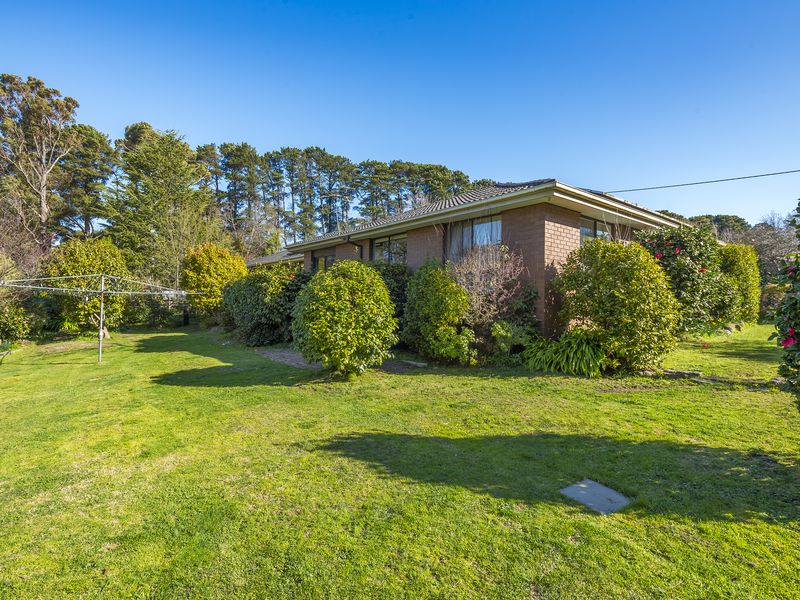 1A Brookes Crescent, Macedon