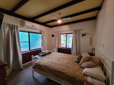 26 Sunrise Rd,, Sapphire Central
