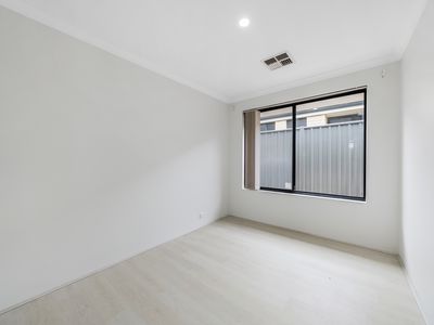 18 Montane Turn, Banksia Grove