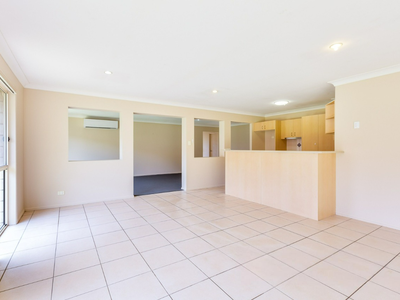 8 Redstart Street, Upper Coomera