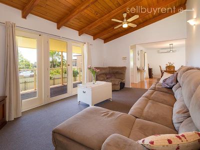 6 VISTA COURT, Bellbridge