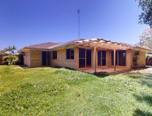 Noosaville 4 Bedroom Home image 13