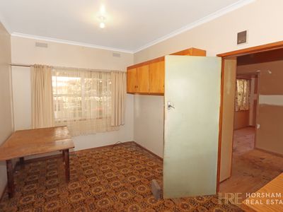 7 Tena Avenue, Horsham