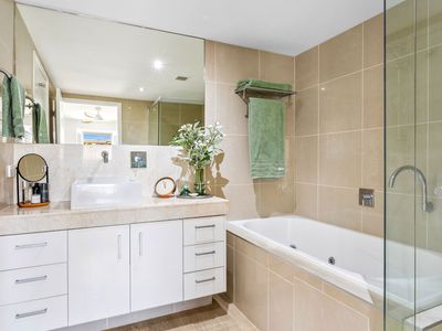 3 / 8 Leo Crescent, Alexandra Headland