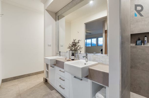 24 Clopton Rise, Craigieburn