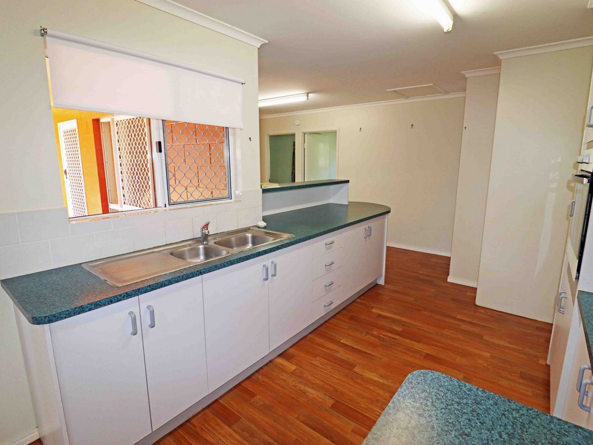 1 Paula Close, Atherton