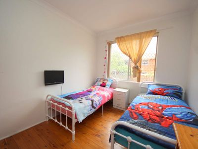 2 / 13 Hillard Street, Wiley Park