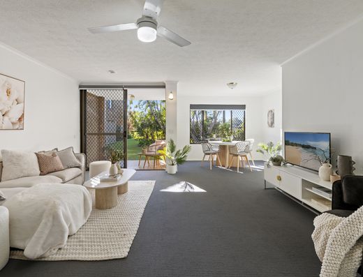 Ground-Floor Waterways Retreat in the Heart of Mermaid Waters