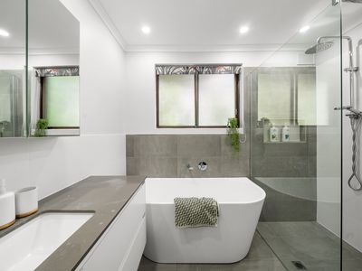 2 Regano Road, Flagstaff Hill