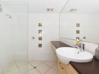10 Grand Pde , Kawana Island