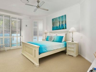 8 Lakeside Drive, Peregian Springs