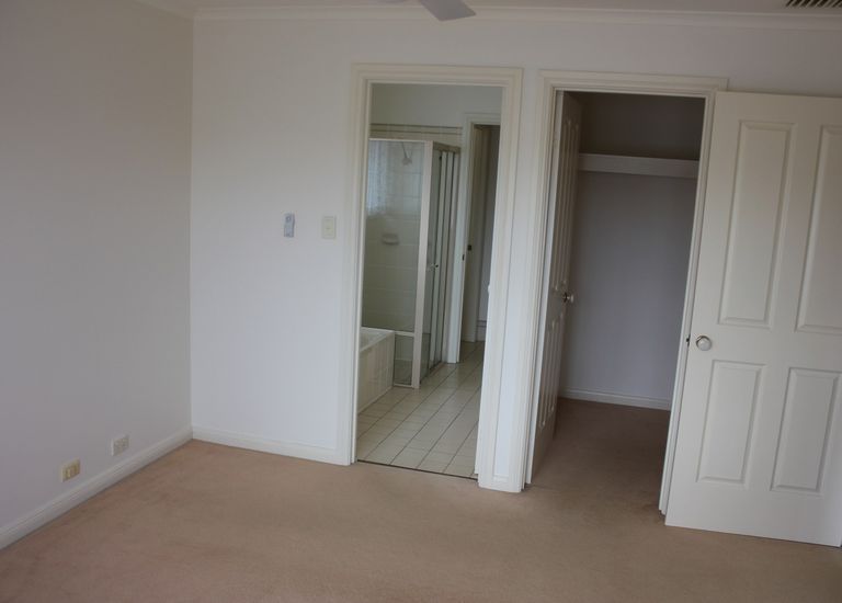 2 Phyllis Court, Trott Park