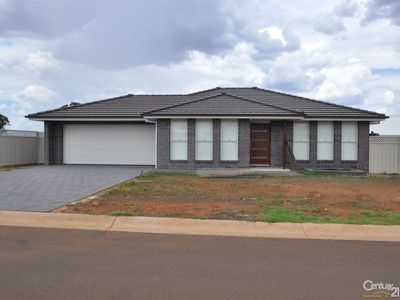 1  Apsley Crescent, Dubbo