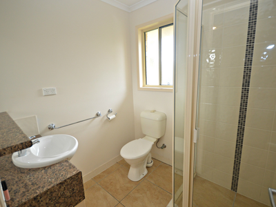 14 Topaz Circuit, Urangan