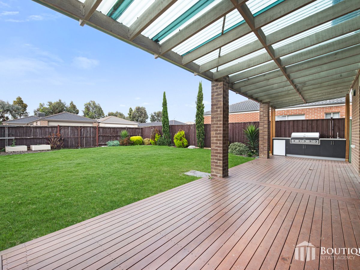 9 Longbow Terrace, Cranbourne North