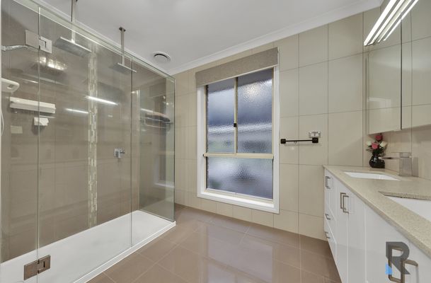 33 King William Court, Wallan