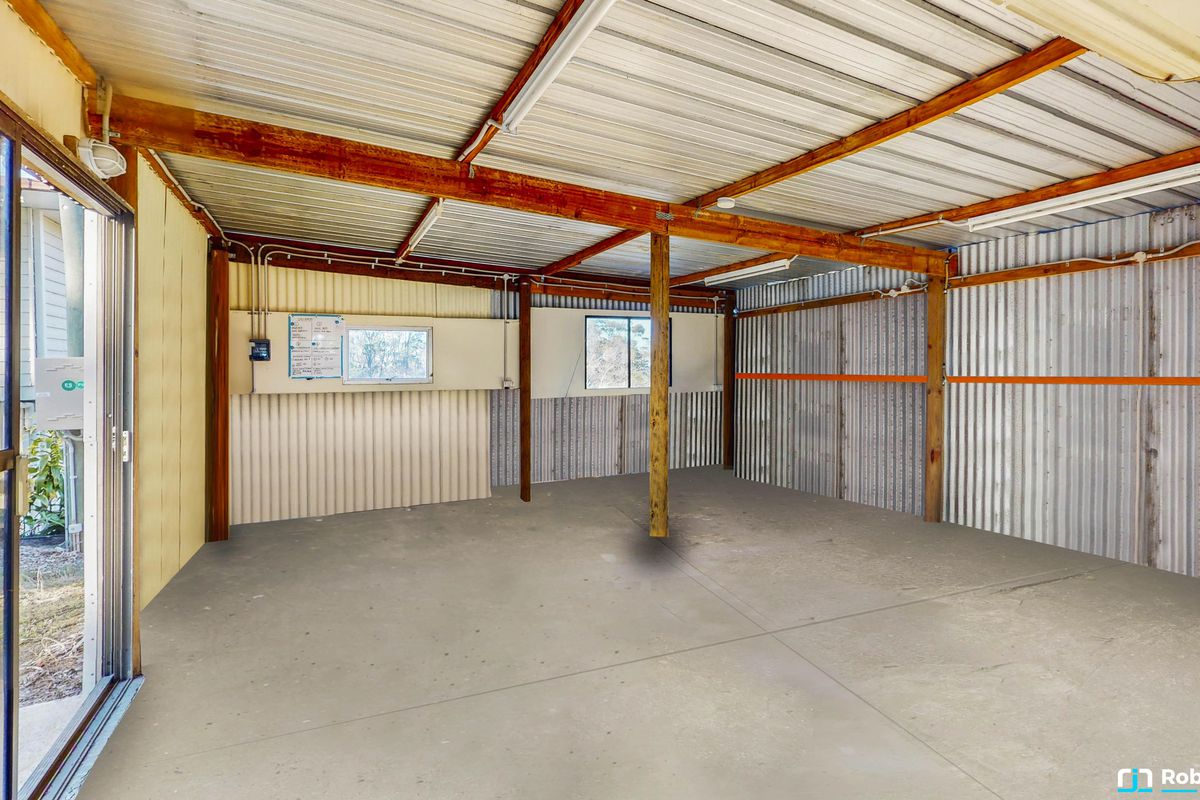 42 Hillview Lane, Pomona