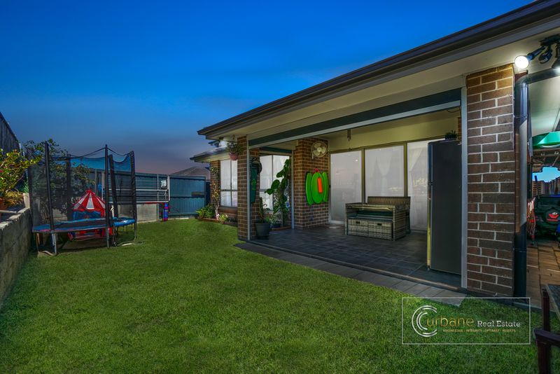 42 Feathertop Avenue, Minto