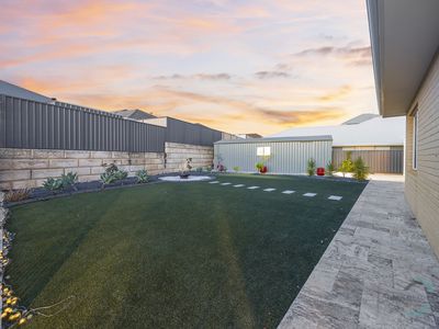 5 Scarlet Close, Tapping