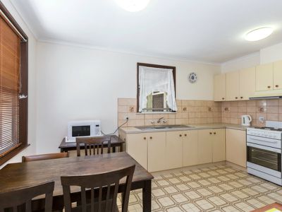 10 Centenary Crescent, Werribee